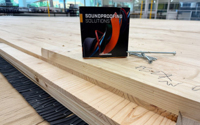 Come realizzare solai in X-LAM che combinino stabilità e prestazioni acustiche?