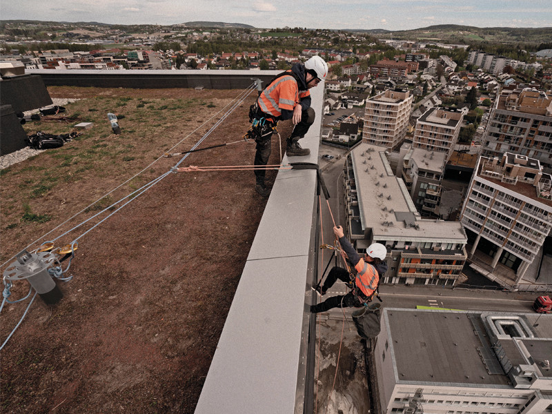 application-ligne-de-vie-sur-potelet-rigide-pour-le-travail-sur-corde-patrol-solid