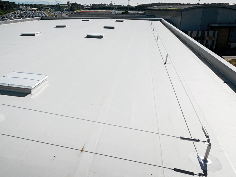 application-ligne-de-vie-sur-support-pour-toitures-en-pvc-tpo-et-bitumineuses-patrol-t-roof