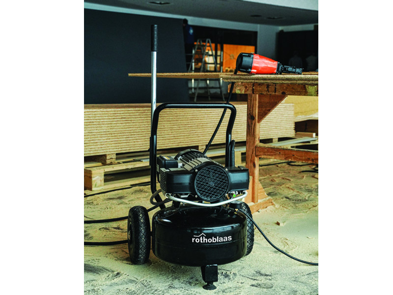 application-compresseur-sans-huile-avec-cuve-antirouille-24-l-compressor-24